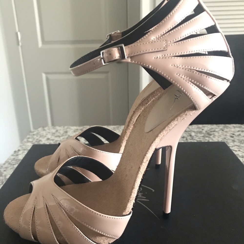 Alien/Waby Vernice Giuseppe Sandals